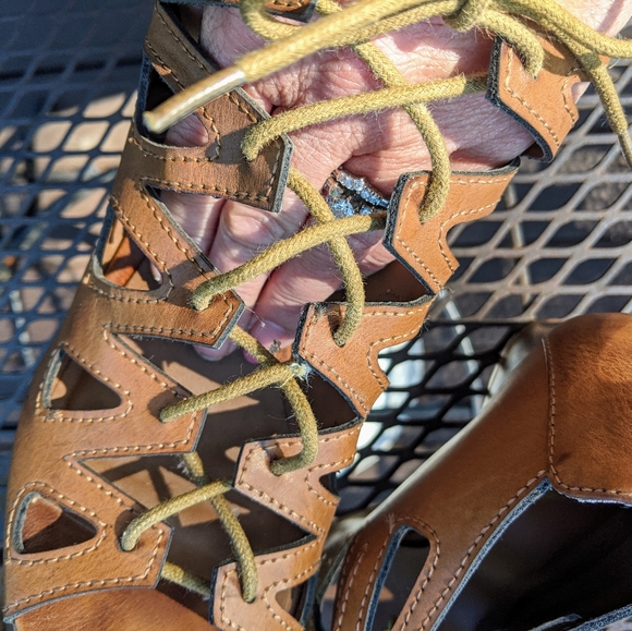 MIA girl "Mildred" ankle wedge, Size 7 - Picture 2 of 8